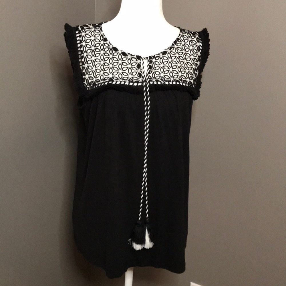 NWT Loft sleeveless shirt in black and white